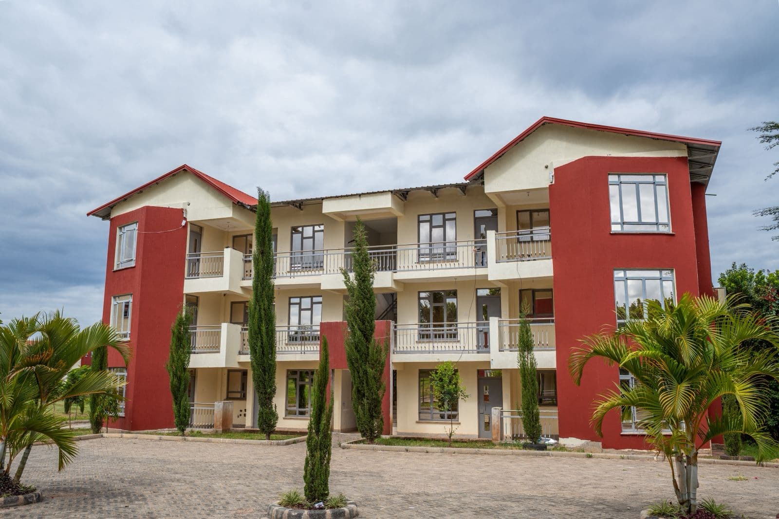 Merishaw School residential block and landscaped courtyard